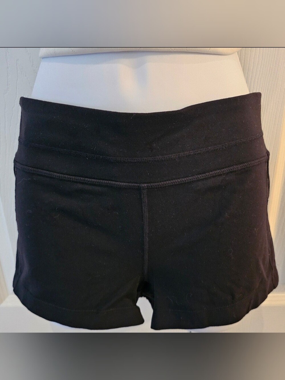 Athleta Black Supplex Nylon Yoga Booty Shorts Workout Athletic - Size Medium